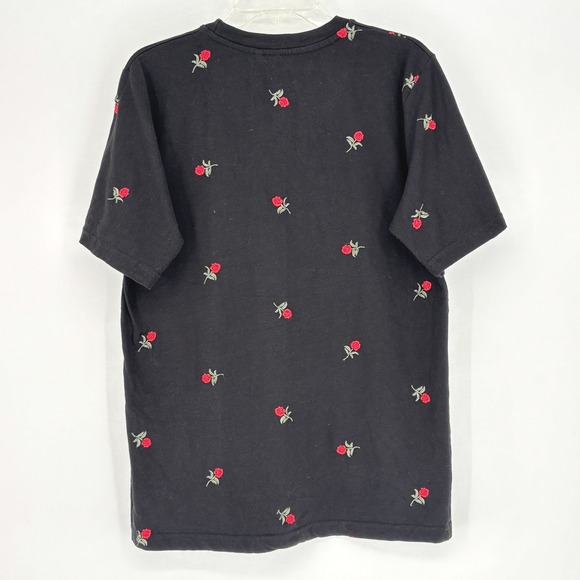 Guess Black Embroidered Allover Red Rose Graphic Tee Mens L Classic Cool Unisex - Picture 3 of 4